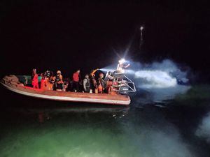 Penumpang KMP Pratitha Melompat di Selat Bali, Masih Dicari SAR Gabungan