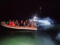 Penumpang KMP Pratitha Melompat di Selat Bali, Masih Dicari SAR Gabungan