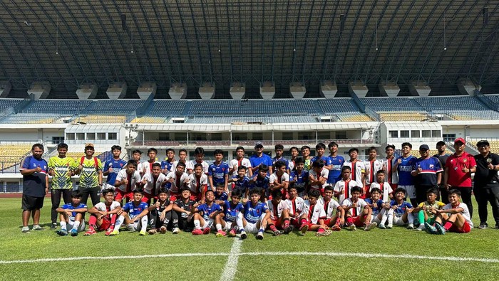 Tur nusantara untuk edisi pertama Farmel FA dimulai di Jawa Barat pada 5 dan 6 Agustus 2023. Mereka bertanding di Stadion Gelora Bandung Lautan Api (GBLA), Kota Bandung.