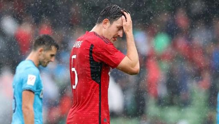 Manchester Uniteds English defender Harry Maguire reacts as he leaves at half time during the pre-season friendly football match between Manchester United and Athletic Club Bilbao at the Aviva Stadium, in Dublin, on August 6, 2023. (Photo by Paul Faith / AFP)