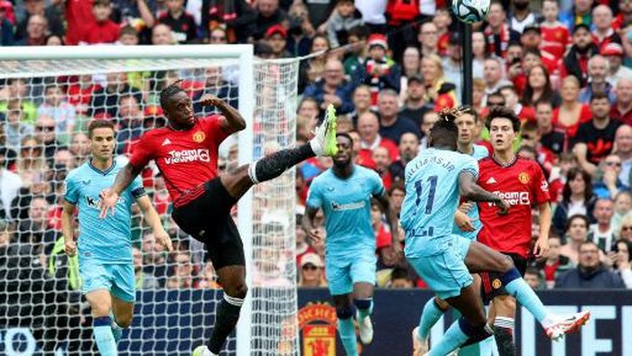 Manchester Uniteds English defender Aaron Wan-Bissaka clears the ball during the pre-season friendly football match between Manchester United and Athletic Club Bilbao at the Aviva Stadium, in Dublin, on August 6, 2023. (Photo by Paul Faith / AFP)