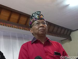 Koster Sindir ASN Bali Pakai Payung Saat Hujan Guyur Upacara HUT Ke-78 RI