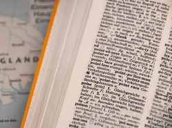 Apa itu Tendensius? Ini Pengertian dan Contoh Kalimatnya