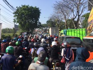 Jalan Romokalisari Perbatasan Surabaya-Gresik Mandeg Jegrek