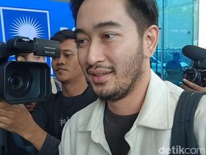 Jeje Govinda Bantah Manfaatkan Isu Syahnaz Selingkuh untuk Nyaleg Jeje Govinda Bantah Manfaatkan Isu Syahnaz Selingkuh untuk Nyaleg