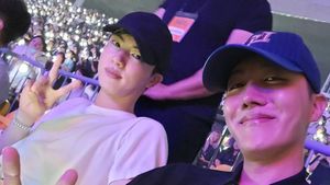 7 Foto Jin dan J-Hope di Konser Suga BTS, Makin Tampan, Ambil Cuti Wamil