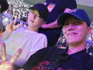 7 Foto Jin dan J-Hope di Konser Suga BTS, Makin Tampan, Ambil Cuti Wamil 7 Foto Jin dan J-Hope di Konser Suga BTS, Makin Tampan, Ambil Cuti Wamil