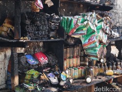 Damkar Pastikan Tak Ada Lagi Bara Api di Pasar Sadang Serang