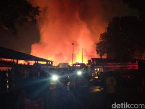 Kebakaran Pasar Sadang Serang: Awal Mula hingga Penyebab Diselidiki Kebakaran Pasar Sadang Serang: Awal Mula hingga Penyebab Diselidiki