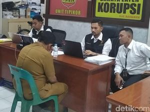 Tersangka Pengadaan Lahan Zikir, Kadis PUPR Banda Aceh Ditangkap saat Ngantor Tersangka Pengadaan Lahan Zikir, Kadis PUPR Banda Aceh Ditangkap saat Ngantor