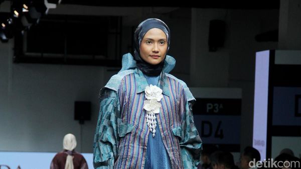 Foto: 8 Koleksi Busana Muslim Ria Miranda, Hadirkan Sentuhan Tenun Garut