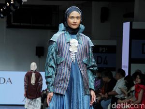 Foto: 8 Koleksi Busana Muslim Ria Miranda, Hadirkan Sentuhan Tenun Garut Foto: 8 Koleksi Busana Muslim Ria Miranda, Hadirkan Sentuhan Tenun Garut