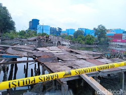 Buru Pria Bersenjata yang Hancurkan Rumah Warga di Belawan, CCTV Diperiksa