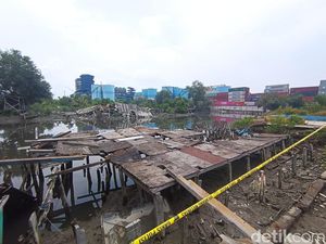 4 Rumah Warga di Belawan Dihancurkan Pria Bersenjata, Polisi Turun Tangan 4 Rumah Warga di Belawan Dihancurkan Pria Bersenjata, Polisi Turun Tangan