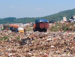 Sanksi KLHK Bikin Pembuangan Sampah Cimahi ke TPA Sarimukti Dibatasi