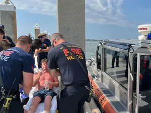 Terapung di Samudera Atlantik, Pria Ini Kibarkan Celana Renang untuk Cari Bantuan