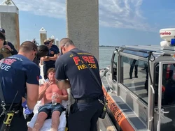 Terapung di Samudera Atlantik, Pria Ini Kibarkan Celana Renang untuk Cari Bantuan