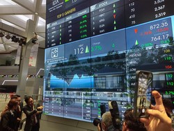 Dua Emiten Hari Ini Resmi Melantai di BEI, Ada yang Terbang 25%