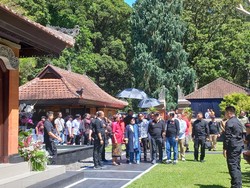 Kunjungi Kebun Raya Candikuning Bali, Megawati Disambut Gubernur Koster