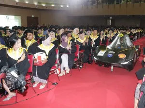 Unik, Mobil Listrik Universitas Jember Ikutan Diwisuda