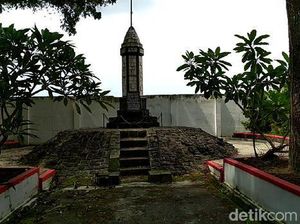 Monumen Potlot, Saksi Bisu Berkibarnya Merah Putih Sebelum Indonesia Merdeka Monumen Potlot, Saksi Bisu Berkibarnya Merah Putih Sebelum Indonesia Merdeka