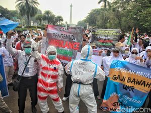 Ada Demo Nakes, Lalin Depan DPR Padat