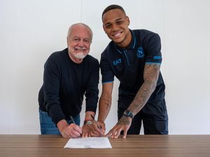 Napoli Rekut Bek Baru Pengganti Kim Min-jae