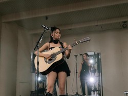 Makna, Lirik dan Terjemahan Lagu The Apartment We Wont Share - NIKI