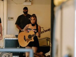 Tak Sabar Sing-Along di Konser NIKI Jakarta Malam Ini