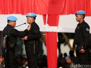 Momen Panglima TNI Terima Brevet Paspampres