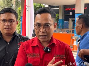 PDIP Jakpus Polisikan Pembakaran Bendera Partai di Aksi Bela Rocky Gerung PDIP Jakpus Polisikan Pembakaran Bendera Partai di Aksi Bela Rocky Gerung