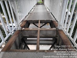 Setelah JPO di Daan Mogot, Kini Pelat Besi JPO Kalideres yang Dicuri