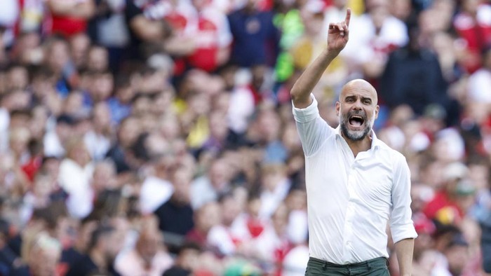 Manchester Citys manager Pep Guardiola gives instructions to his players during the English FA Community Shield final soccer match between Arsenal and Manchester City at Wembley Stadium in London, Sunday, Aug. 6, 2023. (AP Photo/David Cliff)