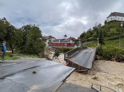 Potret Jembatan Putus Akibat Banjir di Slovenia