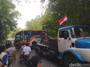 Bus Karyawan Terguling di Tempuran Magelang Dievakuasi, Lalin Lancar Lagi Bus Karyawan Terguling di Tempuran Magelang Dievakuasi, Lalin Lancar Lagi