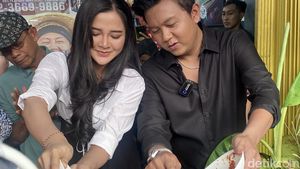Romantisnya Denny Caknan dan Bella Bonita Saat Makan Soto Bareng