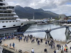 Warlok Kota Kecil Ini Impikan Sabtu nan Tenang Tanpa Turis