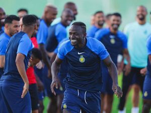 Sadio Mane Sulap Lapangan Bola Berlumpur Jadi Standar FIFA di Kampungnya