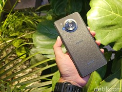 5 Alasan Beli Sharp Aquos R7S