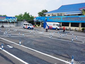 Pemohon SIM di Jombang Lega Langsung Lulus Ujian Praktik di Lintasan Baru Pemohon SIM di Jombang Lega Langsung Lulus Ujian Praktik di Lintasan Baru