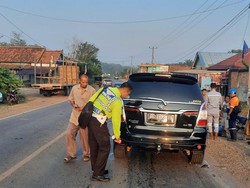 Pemotor Tewas Adu Banteng Vs Innova di Jalinsum Sumsel