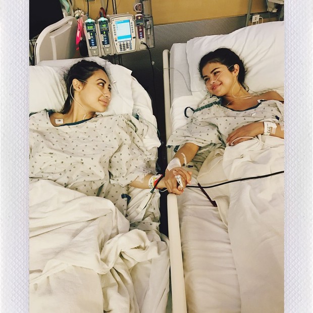 Tubuhnya berubah karena suatu kondisi/ Foto: Instagram.com/selenagomez Tubuhnya berubah karena suatu kondisi/ Foto: Instagram.com/selenagomez