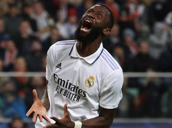 Saatnya Real Madrid Meremajakan Lini Belakang