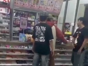 Akhir Damai Kasus Adu Jotos Rudy Golden Boy dengan 2 Pemuda di Minimarket Akhir Damai Kasus Adu Jotos Rudy Golden Boy dengan 2 Pemuda di Minimarket