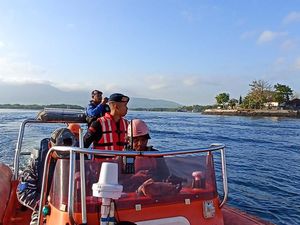 Cari Penumpang Kapal Lompat ke Laut, Basarnas Sisir Selat Bali Cari Penumpang Kapal Lompat ke Laut, Basarnas Sisir Selat Bali