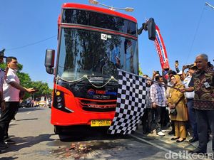 Resmikan BRT Trans Jateng Wonogiri-Solo, Ganjar: Petugas Ojo Lali Adus! Resmikan BRT Trans Jateng Wonogiri-Solo, Ganjar: Petugas Ojo Lali Adus!