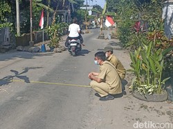 Jalan Rusak di Blitar yang Ditancapi Bendera Dijanjikan Akan Dibangun