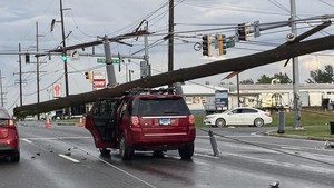 AS Bagian Timur Dilanda Badai Hebat, Listrik Jutaan Rumah Padam