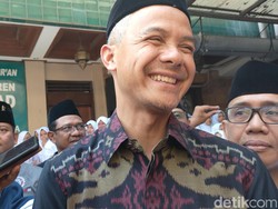 Gibran Absen Launching Pengadaan Seragam di Solo, Ganjar: Izin Ada Acara