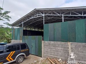 Bedeng Tambang Emas Ilegal di Banyumas Dibongkar, Kecuali 5 Bangunan Ini Bedeng Tambang Emas Ilegal di Banyumas Dibongkar, Kecuali 5 Bangunan Ini